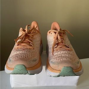 Size 8 - Hoka One One Clifton 8 in cantaloupe